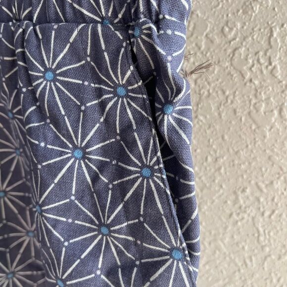 A New Day Women's High-Rise Pull-On Blue and white star patterned shorts - Picture 5 of 6